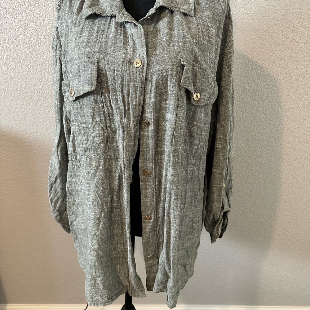 Jones New York Gray Button-Up Top